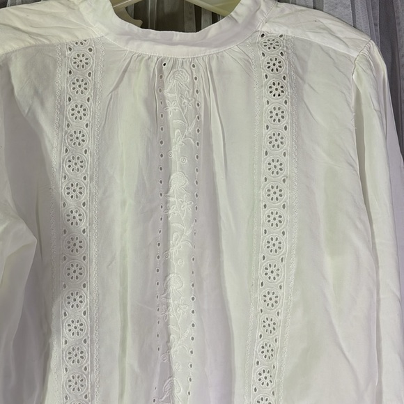 White long sleeved eyelet blouse! - Picture 2 of 4